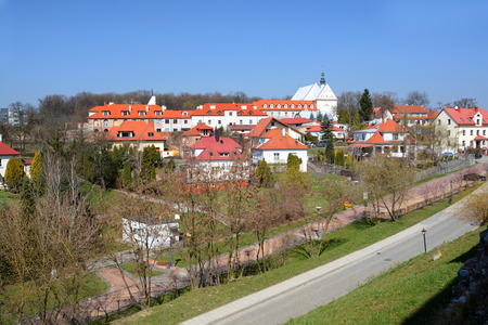 SANDOMIERZ , POLAND - APRIL 10, 2015: Sandomierz old town with historic buildings.のeditorial素材