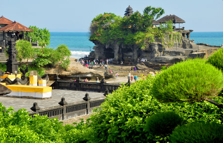 Tabanan,Indonesia-August 30,2016: Beautiful sea temple of Tanah Lot, with a big wave ,black rock, and full of visitors every dayのeditorial素材