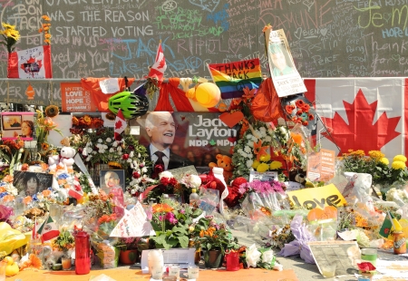Toronto, Ontario, Canada - August 30, 2011: A makeshift memorial outside of Toronto City Hall honouring the late Jack Layton, Canadian Federal NDP Leader, who passed away on August 22, 2011.のeditorial素材