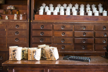Chinese herbs used in placing the jars and drawers, wrapping paper on the font is medicine's name Chinese herbs used in placing the jars and drawers, wrapping paper on the font is medicine's name