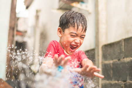 Little boy playing water splashの写真素材