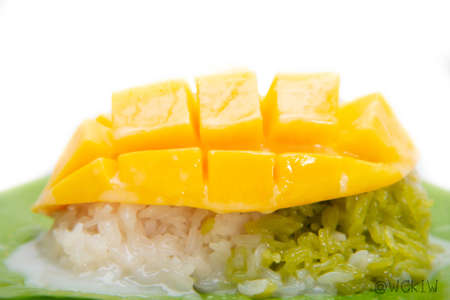 Mango with sticky rice topping with coconut milk sauceの写真素材