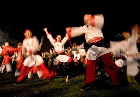 Kagoshima City, Japan, May 5, 2007. Dancers in white and red costume performing in the Daihanya Festival held in Kagoshima City, Japan.のeditorial素材