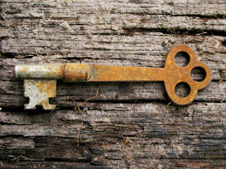 Rusty key on old woodの写真素材