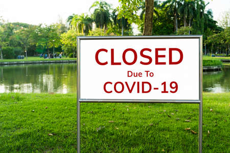 closed sign outside a restaurant, store, office or other outdoorの写真素材