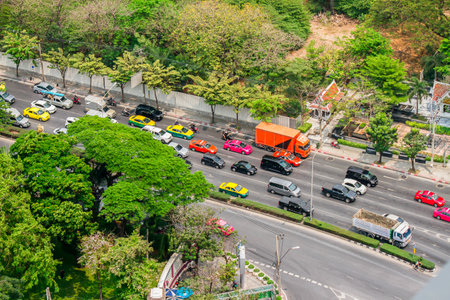 BANGKOK, THAILAND - march 20, 2015 : City scape traffic on front of Central world. Traffic moves slowly along a busy road in Bangkokのeditorial素材