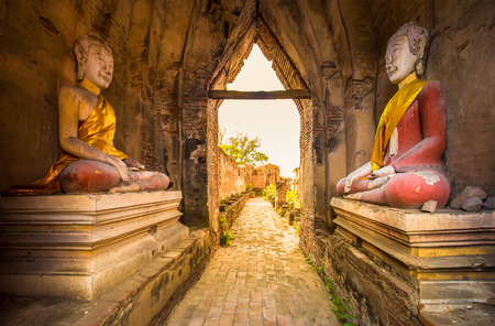 Ancient Buddha ruins and old brick wall on ancient monuments that are over 200 years old. Wat Nakhon Luang Tample in thailandの写真素材