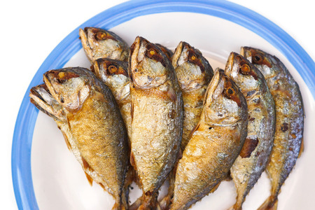 fried mackerel on a dishの写真素材