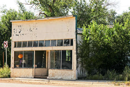 Old Abandoned Commercial Store Front Buildingの写真素材