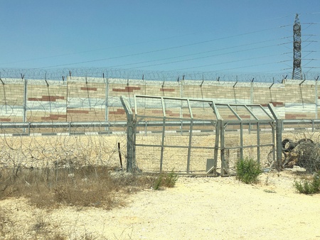 Gate to the wall of occupation の素材