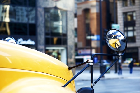 School Bus Mirror  Yellow School Bus in the Mirror in Downtown Chicago  American School Transportation System のeditorial素材