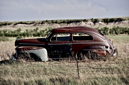 Clunker on Prairie near Pine Ridge Indian Reservation in South Dakota. Abandoned Car in South Dakota. の写真素材