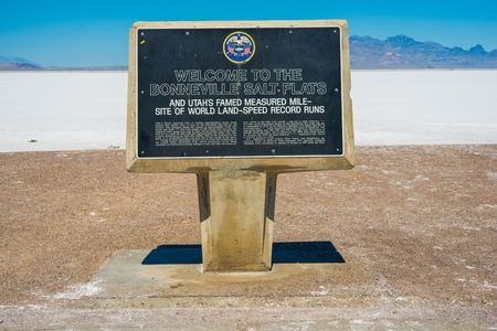 Bonneville Salt Flats Sign. Utah, United States. Salt Lake Bed Landscape.のeditorial素材
