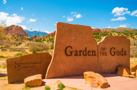 Garden of the Gods Park Entrance Sign in Colorado Springs, Colorado, United States.のeditorial素材
