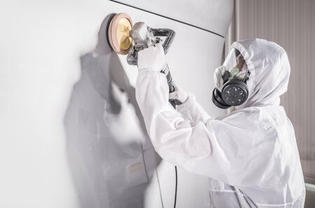 Caucasian Car Painting Professional Polishing Newly Coach Bus Body Paint Using Rotating Foam Padの写真素材