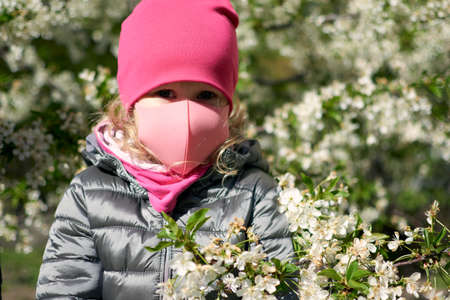 Girl and boy in face mask. Children wear facemask for protect during coronavirus covid-19 epidemic. Virus and illness protection. Safety breathing masks. Coronavirus flu virus concept. Health care and medical concept.の写真素材
