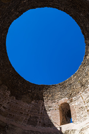 Beautiful open-air oculus seen from the vestibule of Diocletian's living quarters in the Palace of Diocletian, Split.のeditorial素材