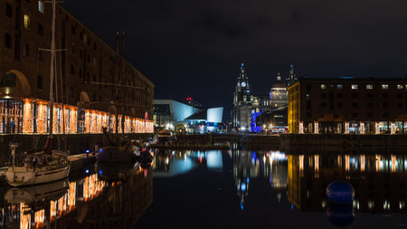 Three Graces and the festive lights reflect in the Albert Dock in December 2020.のeditorial素材