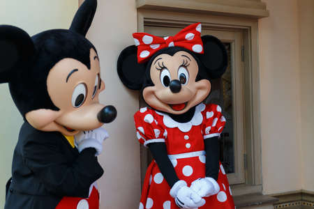 Minnie Mouse feeling shy meeting Mickey Mouseのeditorial素材
