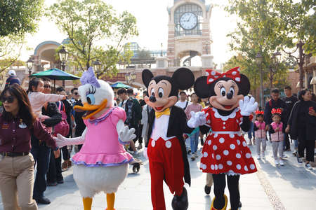 Mickey, Minnie and Daisy Walk Around in Shanghai Disneylandのeditorial素材