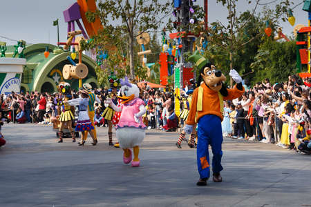 Shanghai, China â November 4, 2019: Goofy, Daisy Duck and other Disney characters struts down the parade.のeditorial素材
