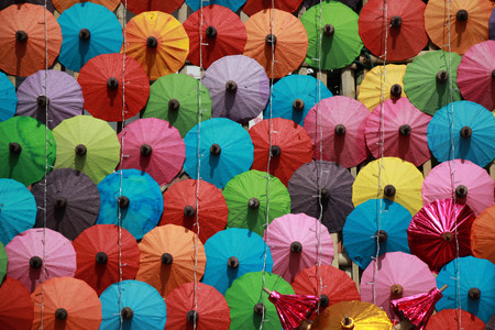 painting color on umbrella
