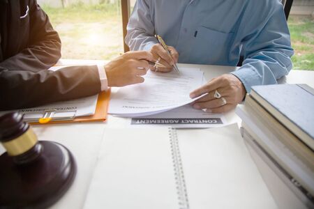 The lawyer is explaining the principles of law for people who come to listen to counseling to receive social justice.の写真素材