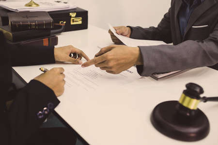 lawyer is explaining the principles of law for people who come to listen to counseling to receive social justice.の写真素材