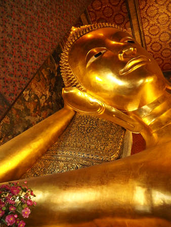 Golden Reclining Buddha Statue At Wat Pho, Bangkok, Thailandのeditorial素材