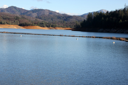 Lake Shasta Sacramento arm, California, fed by Sacramento river originating source is the Klamath Mountains, beautiful lake with several resorts along shore and with boating facilities.の写真素材