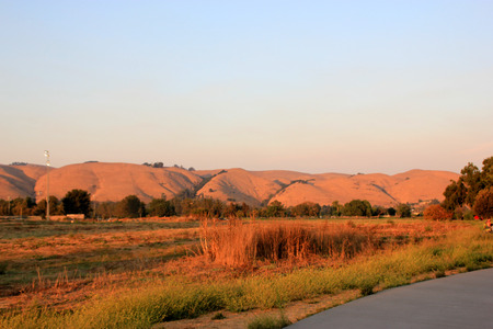 Evening view of Lake Elizabeth, Central Park, Fremont, California, USa, scenic lake with a pedway around it and panormic view of Mission Peak hills, popular spot for picnics, games and waterpark.の写真素材