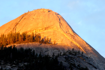 Sunset on North Dome, Yosemite, view from Curry Village Parking, orange Yellow color rays at 16.46, November 24, on upper half of the dome slowly changing to orange and finally redのeditorial素材