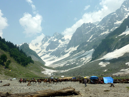 Snow covered mountains around Sonamarg, Kashmir, and clouds above as seen from Sonamarg valley, glaciers slowly melting.の写真素材