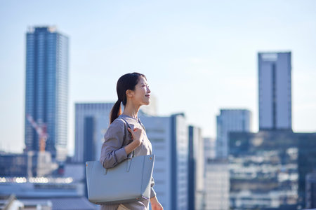 Japan woman returning homeの写真素材