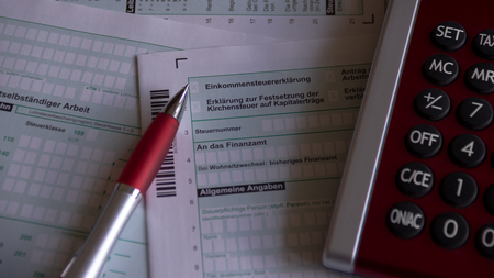 Income tax claim and penの写真素材