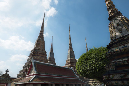 2016 bangkok city temple blue summer skyのeditorial素材