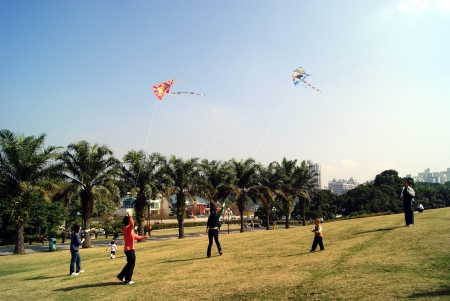 People are flying kitesのeditorial素材