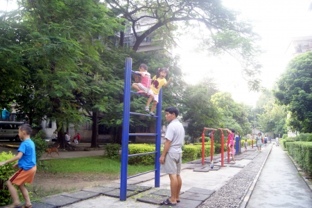 Shenzhen residential area of children playing in the fitness equipment, in China