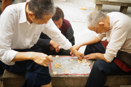 The old people in the Chinese chess, very happy, in Shenzhen, Chinaのeditorial素材