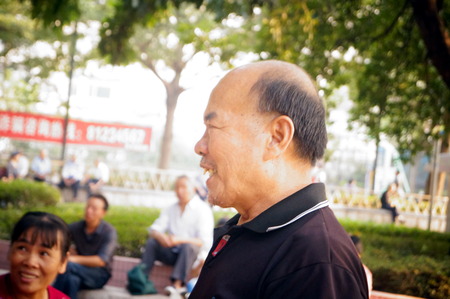 The old people in the singing, happy, in Shenzhen, Chinaのeditorial素材