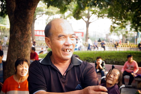 The old people in the singing, happy, in Shenzhen, Chinaのeditorial素材