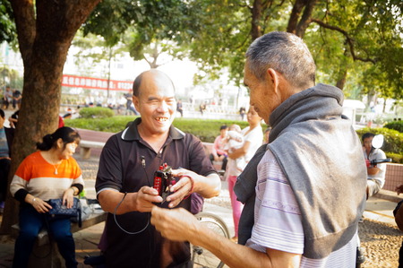 The old people in the singing, happy, in Shenzhen, Chinaのeditorial素材