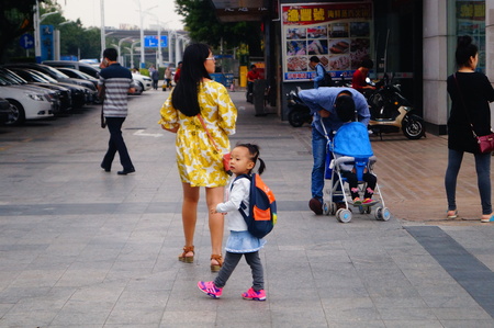 Street scene in Shenzhenのeditorial素材
