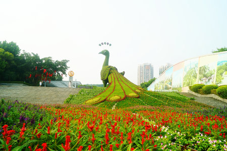 The green giant statue of a peacock, Shenzhen Garden Expoのeditorial素材