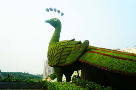 The green giant statue of a peacock, Shenzhen Garden Expoのeditorial素材