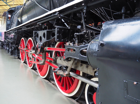 Driving wheels and coupling side rods of the 1935 steam locomotive KF class number