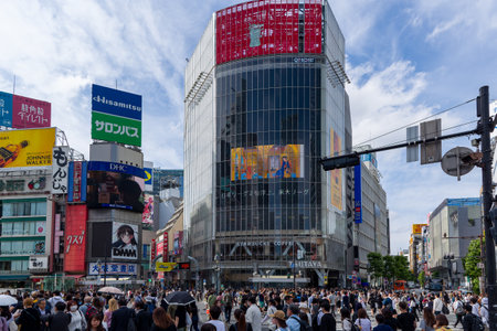 TOKYO, JAPAN - JUNE 21 2023: Large crowds using the famous Shibuya Crossing in a busy shopping area of Tokyo, Japan. Shibuya is the world's busiest crossing.のeditorial素材