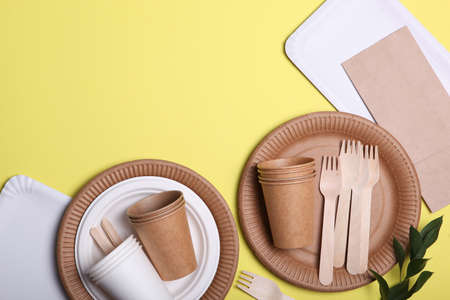 eco friendly dishes on a colored background top view. Eco-friendlyの写真素材