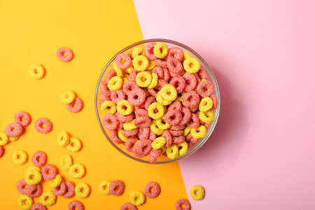 colored corn rings for breakfast on the table close-upの写真素材