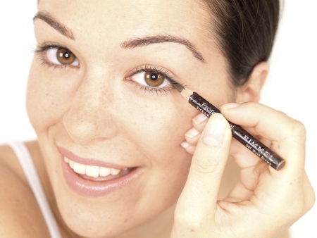 Young Woman Applying Eyelinerの写真素材